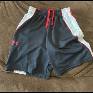 Youth under Armour shorts SZ. YM